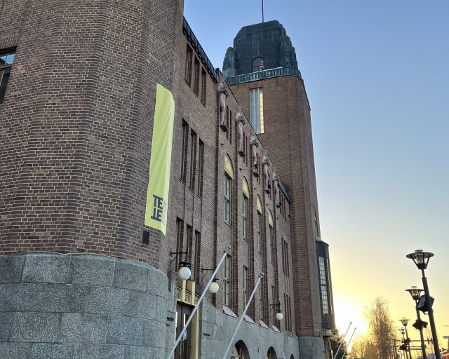 Joensuun kaupunginteatteri sijaitsee kaupungintalolla.